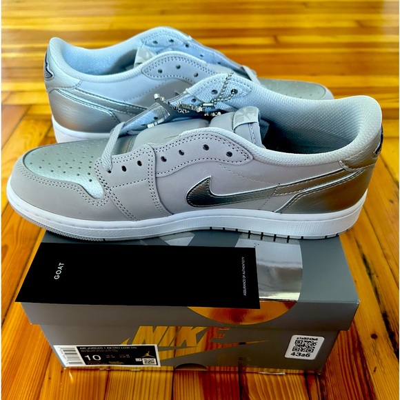 Air Jordan 1 Retro OG metallic silver 2024